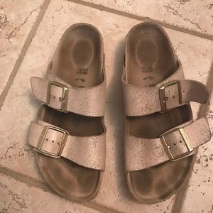 Washed Metallic Rose Gold Birkenstock’s